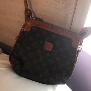 COPY - Vintage Louis Vuitton purse.